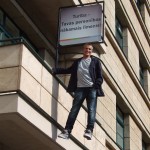 Een in het wild hangende man... hoe doet ie dat?